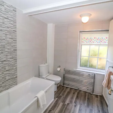 Whispering Pines بيت للعطل *